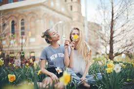 Time to create millions of memories filled with funny jokes with your best friends. Pinterest Sosa E Know Some One Looking For A Recruiter We Can Help And We Ll Reward You Travel To Anywhere Friend Photoshoot Friends Photography Friend Poses