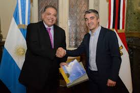 Trámite de visa a egipto el trámite de la visa a egipto desde argentina se lleva a cabo en el consulado de egipto en argentina y proporcionar todos los requisitos que se le han indicado, este tiene un tiempo aproximado de 3 meses para todo el proceso de verificación de datos y entrega de la visa y una validez de 1 mes. El Embajador De La Republica Arabe De Egipto Visito La H Camara De Diputados