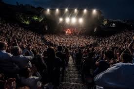 The nuits de fourvière (nights of fourvière) is a festival with theater, circus, music, dance, and film presentations. Met Nuits De Fourviere 2 Mois De Festival Sur La Colline