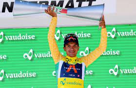 El ecuatoriano richard carapaz (ineos grenadiers) se consagró campeón y gino mader (bahrain victorious) ganó la etapa de cierre. Richard Carapaz Se Proclama Campeon Del Tour De Suiza 2021 Noticiclismo