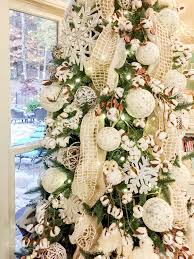 Perfect for all your seasonal floral decoration. How To Decorate With Winter Decorations For Christmas