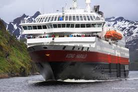 Ute på dekk kan du nyte utsikten fra et av de to boblebadene. Ms Kong Harald In Trollfjord Nordesign