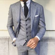 Black 3 Piece Suit With White Shirt Men S Grey Three Piece Suit White Dress Shirt Black Tie White Pocket Square Best Business Casual Outfits Mens Casual Outfits Business Casual Outfits