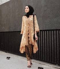 Warna kombinasi yang cocok dengan warna kuning emas 19 kombinasi warna cat plafon ruang tamu yang bagus dan cantik pilihan yang pas warna yang cocok untuk anda kombinasikan jilbab coklat cocok dengan baju warna apa galeri jilbab sumber : 5 Cara Memilih Bawahan Yang Tepat Untuk Baju Kebaya Warna Emas