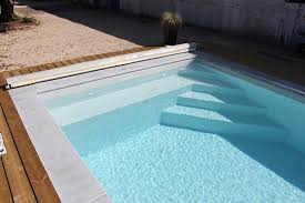La Paradise Est Une Coque En Polyester A Fond Plat Dont Les Dimensions Sont 6 30m X 3 55m Et La Profondeu Escalier Piscine Piscine Amenagement Paysager Piscine