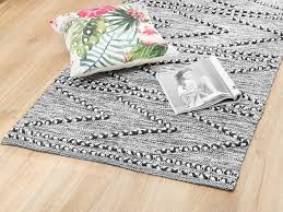 Lübeck, bad schwartau und stockelsdorf. Teppich Kurzflor Schwarz Weiss Verschiedene Grossen Termal Beliani De