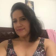 Sandra Vivar's Instagram, Twitter & Facebook