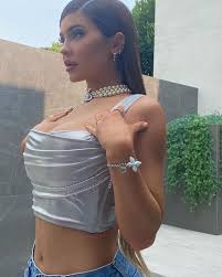 Busty ebony lee shows off and gets off. Kylie Jenner Posts Busty Selfie After Family Deny She Pushed For End Of Kuwtk Worldnewsera