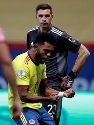 Aunque luis díaz y lionel messi se destacaron en los 90 minutos, el arquero emiliano martínez, guardameta de la 'albiceleste', salió como la gran figura luego de atajar tres penales a davinson. Tfaf5nauoegfzm