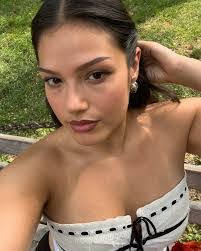 Vanessa Romo's Instagram, Twitter & Facebook