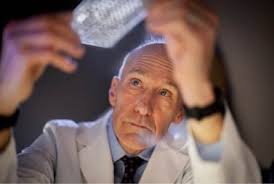 El creador de la terapia CAR-T desarrolla una “vacuna” revolucionaria  contra el cáncer