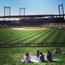 The temperatures are back in the 80s in the valley of the sun and with them, 15 major league teams have returned for spring training. Salt River Fields At Talking Stick 82 Tipps