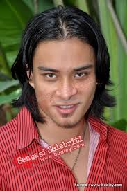 A daredevil and a soul searcher who's involved in films, events, documentaries & travelogues around the world. Gambit Saifullah Tania Hudson Dalam Drama Tika Cinta Berbisik Sensasi Selebriti