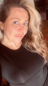 10 days into my January kick start! 💪🏻 I'm lucky enough to take myself  out to my dads villa in Spain and re-coup. Most had a rough 2023 from what  I've heard