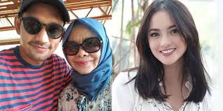 Keduanya sudah tak malu lagi mengunggah momen romantis bersama, bunda. Oxrynmiqj6s Dm