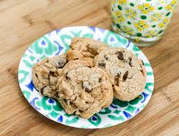 Selma has a severe hot flash while giving mr. Goo Goo Cookies Coconut Lime
