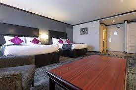 This golf hotel is 1.4 mi (2.2 km) from old port quebec city and 1.6 mi (2.5 km) from battlefields park. Hotel Quebec City Buchen Best Western Plus City Centre Centre Ville