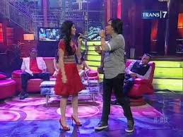 Album ini merupakan album kompilasi ari lasso selama kariernya dari album sendiri dulu hingga the best of serta beberapa lagu baru. Ari Lasso Ft Ariel Tatum Karena Aku Telah Denganmu Trans7 Bem C 11 06 2011 Youtube