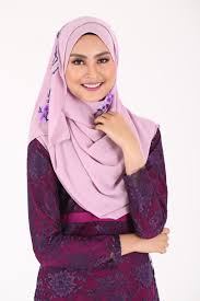 Saya rasa mira filzah lagi, jawabnya sambil tersenyum. Wany Hasrita Fmc Music Malaysia Record Label
