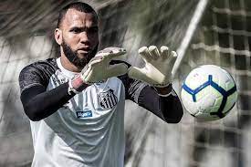 Ele está atrás de john victor e joão paulo, que são respectivamente o primeiro e segundo goleiro. Goleiro Everson Comemora Aniversario E Momento Especial No Santos