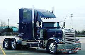 pin by cecilia tipan on carros clasicos in 2020 freightliner trucks freightliner classic freightliner freightliner trucks freightliner