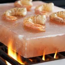 Himalayan pink crystal salt contiene otros minerales como potasio, magnesio y calcio, aportándole un tono rosa claro. Virtudes Y Usos De La Plancha De Sal Del Himalaya Meatme Blo