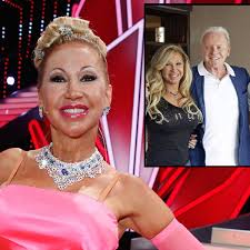 Sir philip anthony hopkins cbe (born 31 december 1937) is a welsh actor, composer, director and film producer. Let S Dance 2014 Carmen Geiss Trifft Anthony Hopkins Bunte De