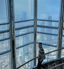 عالمی ماحول کے اوپر At The Top Of The World Atmosphere Uae Uaevoice Burjkhalifa Topview Atmosphere Burj Khalifa Top Of The World Dubai