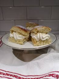 Baka ett gott brytbröd i långpanna. Kardemummarutor I Langpanna Petras Parlor