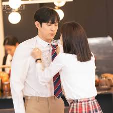 The penthouse 3 melanjutkan kisah di dua musim sebelumnya, yaitu mengenai tiga wanita yang mengungkap hasrat tersembunyi mereka untuk mengangkat kehidupan mereka. Preview The Penthouse Season 3 Episode 4 Han Ji Hyun Murka Dengan Kim Young Dae Viu