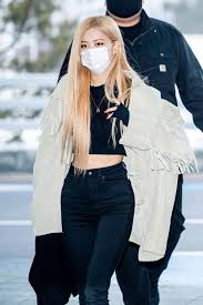 Blackpink jennie aiport fashion if you like this video hit the like button and subscribe to my channel song: Blackpink S Jennie And Rose Shows Us Their Jacket Style Inspo With Their Recent Airport Outfits Inkistyle