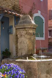 Fontaine Dans Le Village De Cabrieres D Avignon Fontaine De Jardin Fontaine Bassin Fontaine A Eau