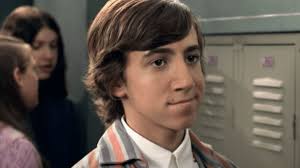 Ator de Todo Mundo Odeia o Chris viraliza com foto aos 30 anos