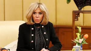 Macron emmanuel president wife french brigitte france hollande francois inaugurated paris handover elysee outgoing palace ceremony story getty thierry chesnot. 5 Facts About Emmanuel Macron S Wife 24 Years Older Crazy Rich French World Today News