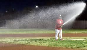 Hayden qualifies, pulls away in tourney finale