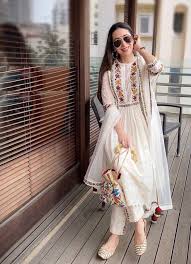 Karisma Kapoor White Color Party Wear Georgette Suit Ethnicroop Add richer looks to your persona in this karishma kapoor white georgette designer salwar suit. inr