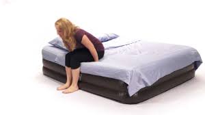 Airmattress Com Coleman Double High Queen And Twin Air Mattress With Hand Held Pump Video Youtube