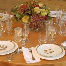 It S Never Too Early To Plan Your Thanksgiving Table It Doesn T Have To Be Fan Thanksgiving Table Settings Thanksgiving Table Holiday Table Settings