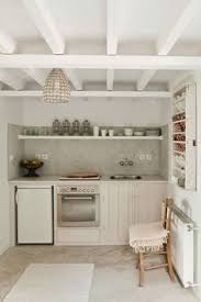 35 Idees Pour Amenager Une Petite Cuisine Maison Grecque Amenagement Petite Cuisine Cuisine Mediterraneenne