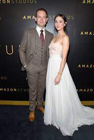 Find the perfect troian bellisario stock photos and editorial news pictures from getty images. Troian Bellisario Tragt Ihr Brautkleid Bei Den Golden Globes Vogue Germany