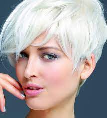 Just because you have curly hair doesn't mean you can't have short hair! Les Cheveux Blancs A L Honneur Le Lab Montpellier