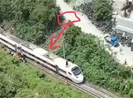 At the time of the accident, the train was carrying 488 passengers. D9nonqw4paeofm