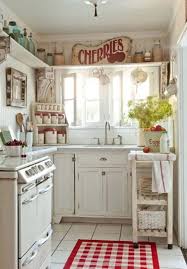 Les tendances déco cuisine 2021 sont arrivées ! 15 Exemples De Petite Cuisine Pratique Et Parfaitement Agencee Cuisines Deco Cuisine Salle A Manger Amenagement Cuisine