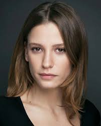 Serenay Sarikaya Kumral Saclar Sac Modeli Egitimleri Aktrisler