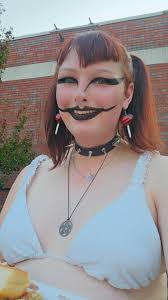 You like goth clowns don't you 🖤🤡