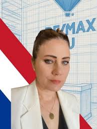 İpek Davutoğlu RE/MAX Su Office Assistant