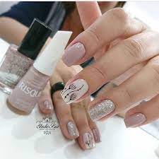 Estas uñas decoradas con piedras las puedes lucir en cualquier momento y más en ocasiones elegantes donde se amerite que tu apariencia se vea grandiosa y cargada de glam. Unas Cortas Decoradas Elegantes Y Sencillas Elegantes Unas Acrilicas