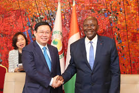 Biển đông là tên riêng mà việt nam dùng để gọi vùng biển có tên quốc tế là south china sea (tiếng anh, nghĩa là biển ở phía nam trung quốc) hay mer de chine méridionale (tiếng pháp), là một biển rìa lục địa và là một phần của thái bình dương, trải rộng từ singapore tới eo. Pho Thá»§ TÆ°á»›ng VÆ°Æ¡ng Ä'inh Huá»‡ Tiá»m NÄƒng Há»£p Tac Giá»¯a Hai NÆ°á»›c Viá»‡t Nam Bá» Biá»ƒn Nga Ráº¥t Lá»›n