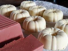 Savon Fait Maison Pourquoi Fabriquer Son Savon Parce Que C Est Quand Meme Genialissime De Savoir Faire Son Propre Savon Savon Fait Maison Fait Maison Savon