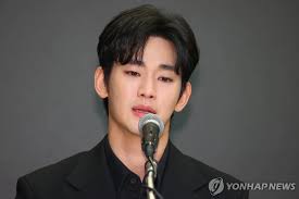 Họp báo khẩn của Kim Soo Hyun: Bật khóc tự nhận là kẻ hèn, giải thích  chuyện giấu hẹn hò